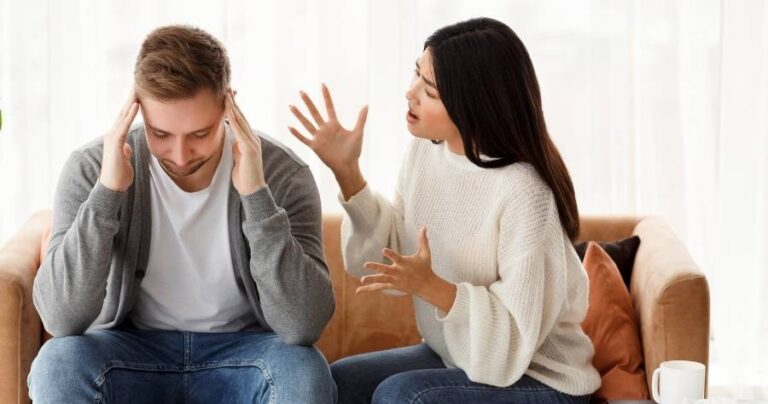 Signs of a Toxic Online Relationship And How To Break Free